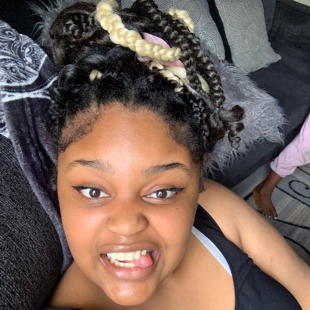 Meet your Posher, Shakia